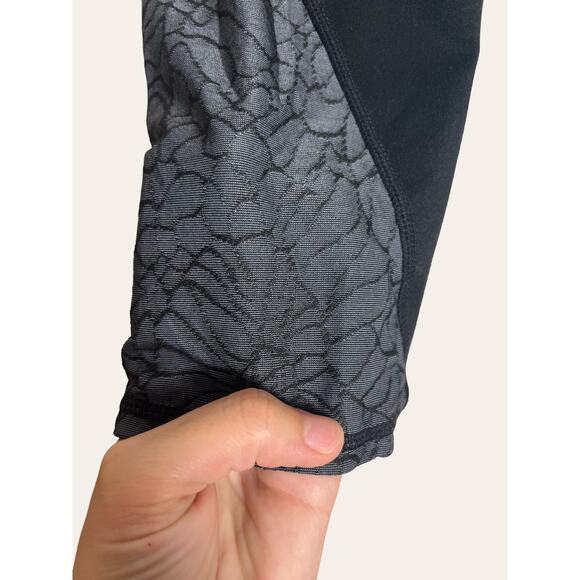 Fabletics Tuberose Black Gray Capri Leggings Size S - Picture 5 of 7